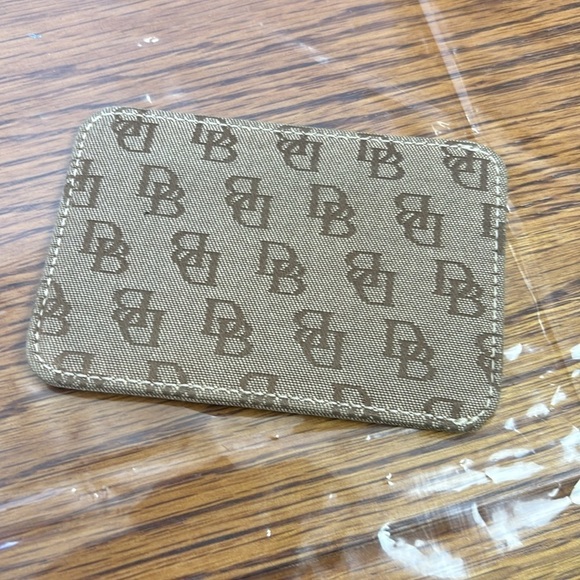 Dooney and Bourke logo signature purse/handbag/satchel. Many compartments. EUC. - Picture 9 of 10